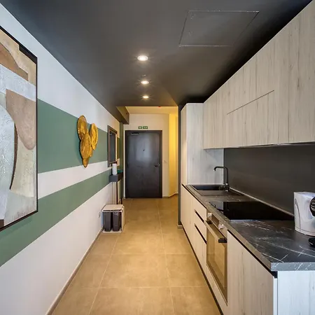 The Official Mercury Suites, With Access To Pool By 360 Estates