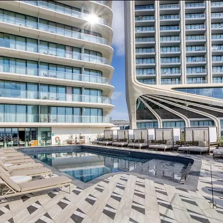 The Official Mercury Suites, With Access To Pool By 360 Estates